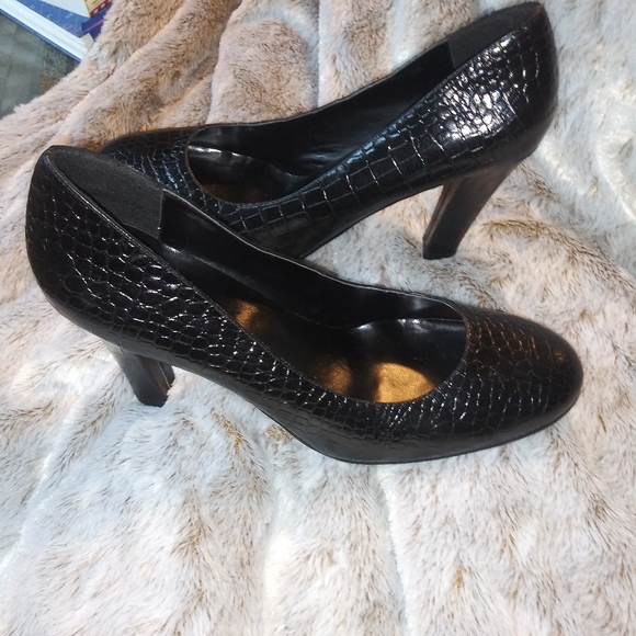 Black Leather Round Toe Heels - Picture 3 of 8
